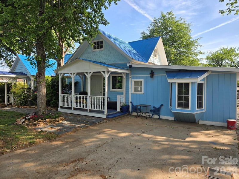 215 Cherry Mountain Street, Ellenboro, NC - 3 beds, 3 baths, 2,600 sqft - $425,000