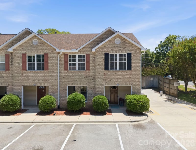 806 Maupin Avenue, Salisbury, NC - 3 beds, 2.5 baths, 1,688 sqft - $259,000