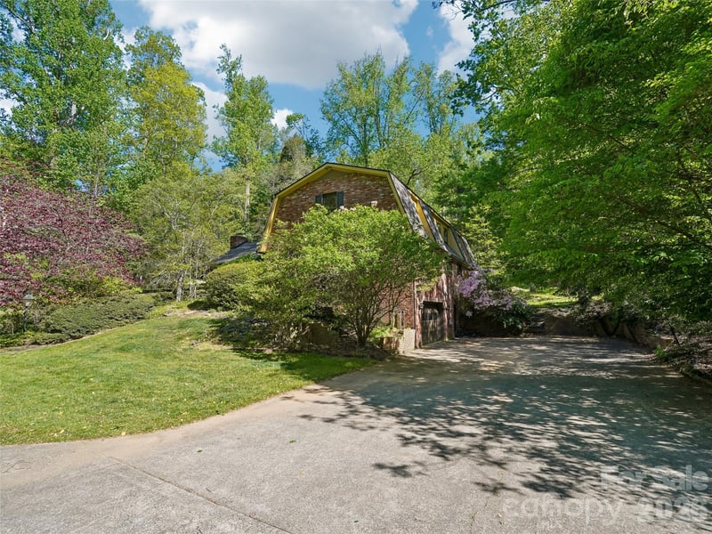 114 Overlook Road, Asheville, NC - 4 beds, 3 baths, 3,645 sqft - $495,000