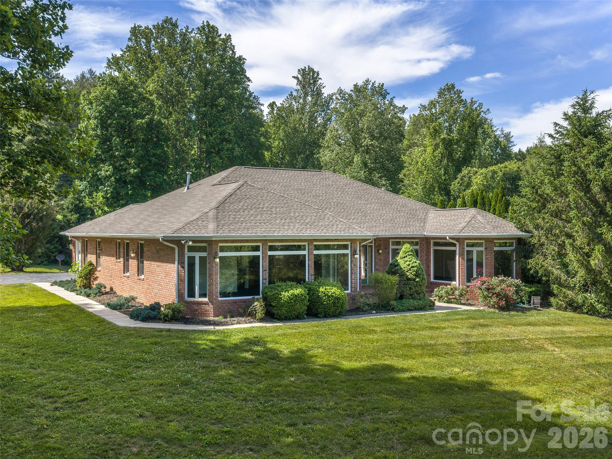 39 Beaumont Drive, Hendersonville, NC — property listing photo