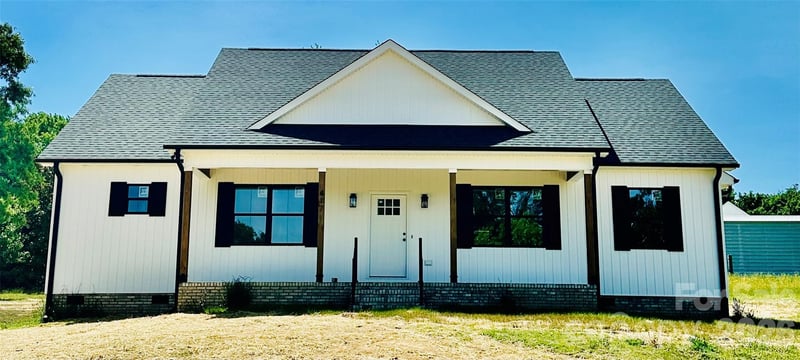 417 E 2nd Street, Faith, NC - 3 beds, 2.5 baths, 1,628 sqft - $449,900