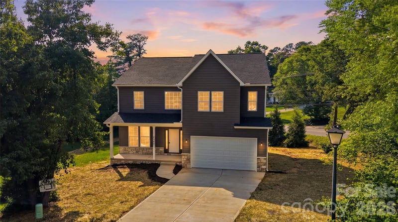 1147 10th Street Lane NW, Hickory, NC - 4 beds, 2.5 baths, 2,718 sqft - $649,900