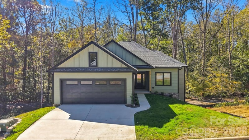414 Scarlett Oak Court NE, Lenoir, NC - 3 beds, 2.5 baths, 3,045 sqft - $464,900