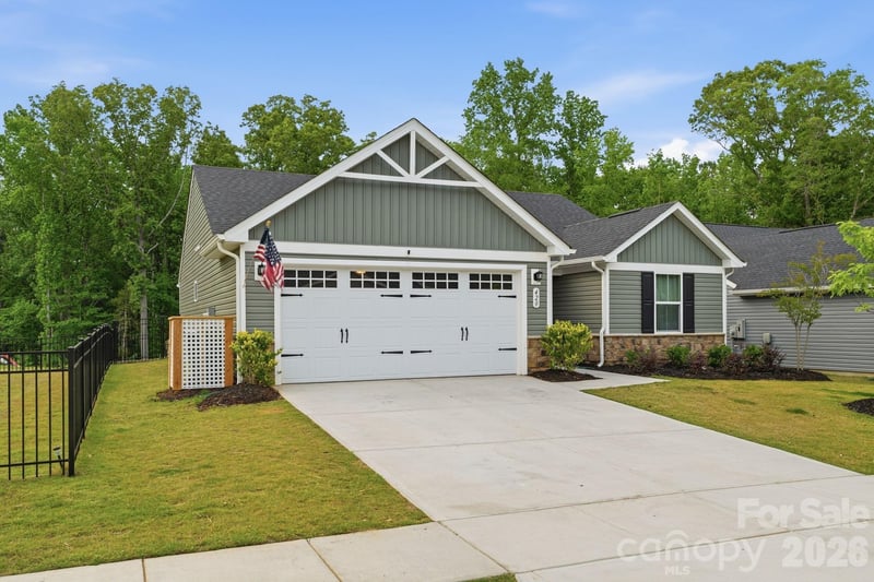 420 Grandiflora, Lancaster, SC - 3 beds, 2 baths, 1,355 sqft - $298,999