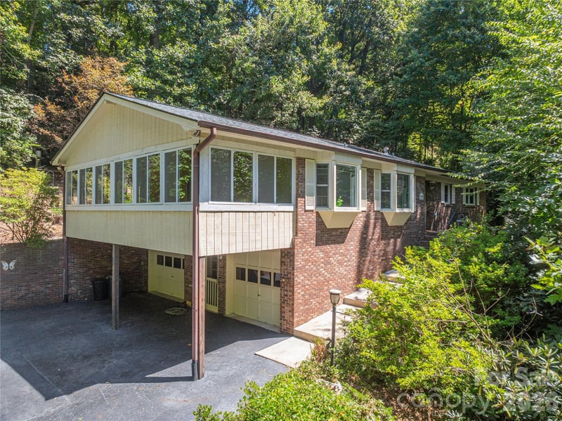 446 Deerhaven Lane, Hendersonville, NC - 2 beds, 2 baths, 1,938 sqft - $429,000
