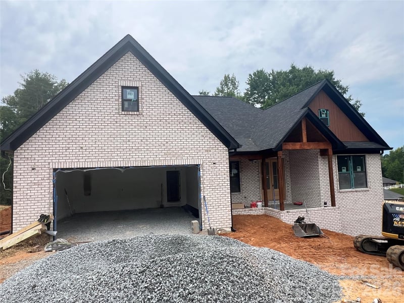 730 Chatsworth Circle SE, Lenoir, NC - 3 beds, 2 baths, 1,825 sqft - $495,000
