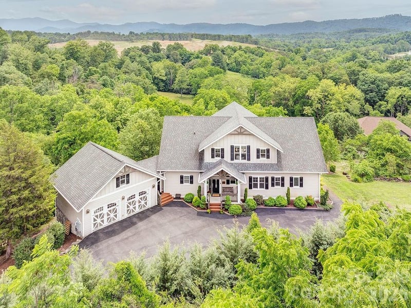 18 Adas Way, Weaverville, NC - 4 beds, 3.5 baths, 3,740 sqft - $1,195,000