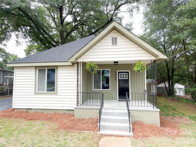 1904 Hemlock Avenue, Gastonia, NC - 3 beds, 1 bath, 1,152 sqft - $215,000