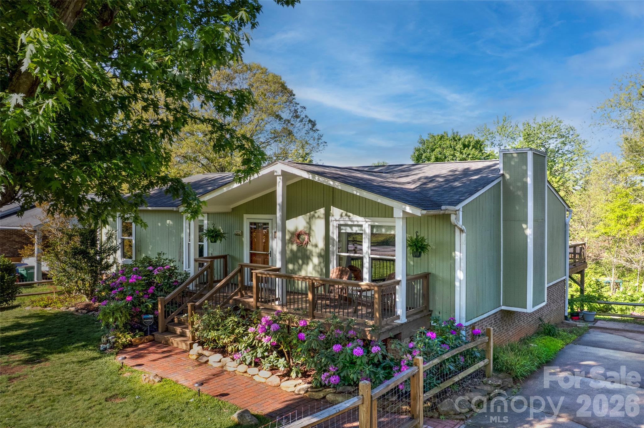 34 Knoll Ridge Drive, Asheville, NC. property listing photo