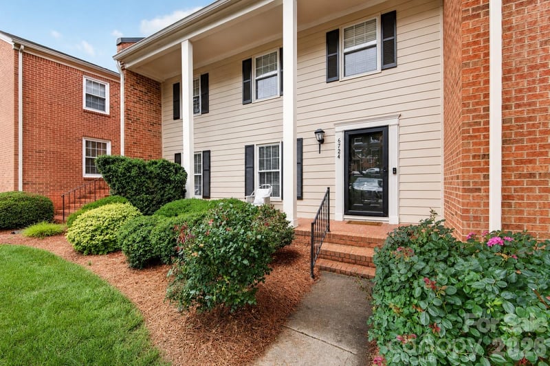 6724 Constitution Lane, Charlotte, NC - 4 beds, 3 baths, 3,087 sqft - $520,000