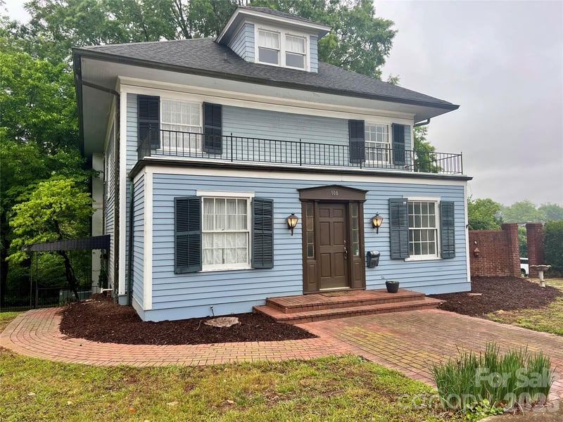 108 Beall Street NW, Lenoir, NC - 4 beds, 4 baths, 4,491 sqft - $495,000