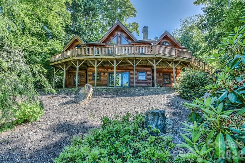 40 Adohi Trail, Maggie Valley, NC - 4 beds, 4.5 baths, 3,398 sqft - $1,175,000