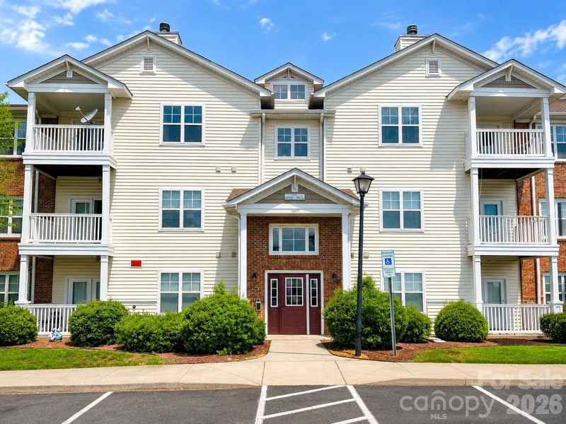 9813 Hyde Glen Court, Charlotte, NC - 2 beds, 2 baths, 1,111 sqft - $210,000