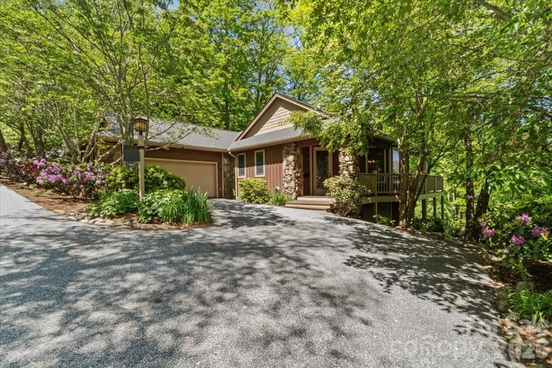 15 Ivy Point Lane, Burnsville, NC - 5 beds, 3.5 baths, 2,908 sqft - $885,000