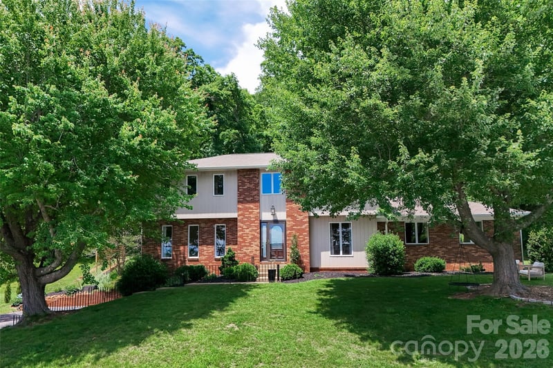 53 Braddock Way, Asheville, NC - 4 beds, 2.5 baths, 2,670 sqft - $689,000