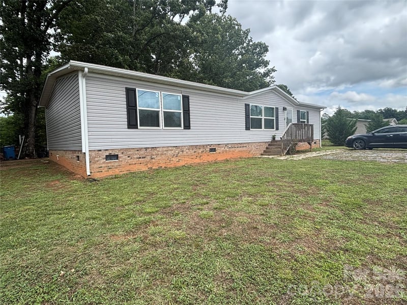 3512 Meldonna Drive, Maiden, NC - 3 beds, 2 baths, 1,482 sqft - $249,900