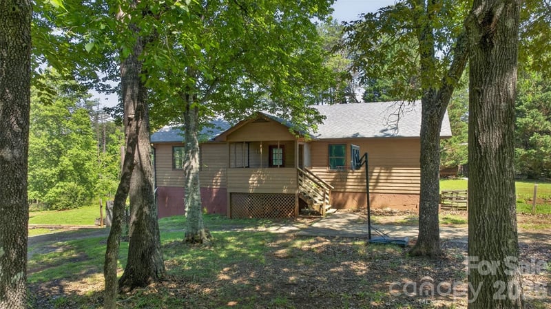 66 Misery Ridge None, Mill Spring, NC - 2 beds, 3 baths, 2,860 sqft - $450,000