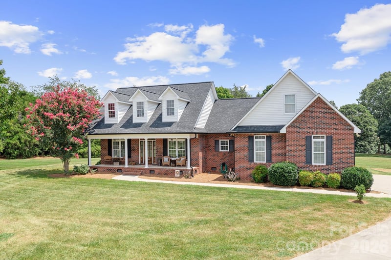 4380 Woodsbury Lane, Lincolnton, NC - 3 beds, 2 baths, 3,035 sqft - $638,000