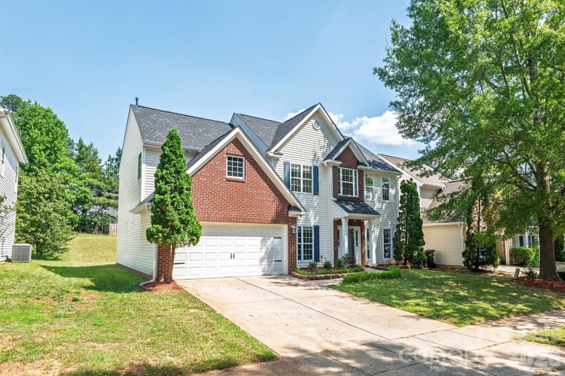 2508 OAKDALE CREEK Lane Apt 17, Charlotte, NC - 4 beds, 2.5 baths, 2,375 sqft - $460,000