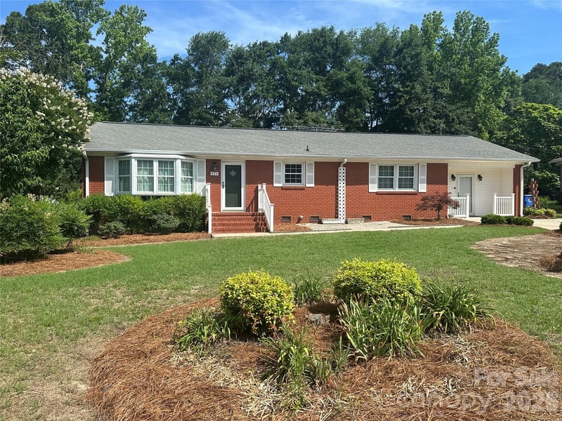 419 E Pigg Street, Pageland, SC - 3 beds, 2 baths, 1,625 sqft - $259,900
