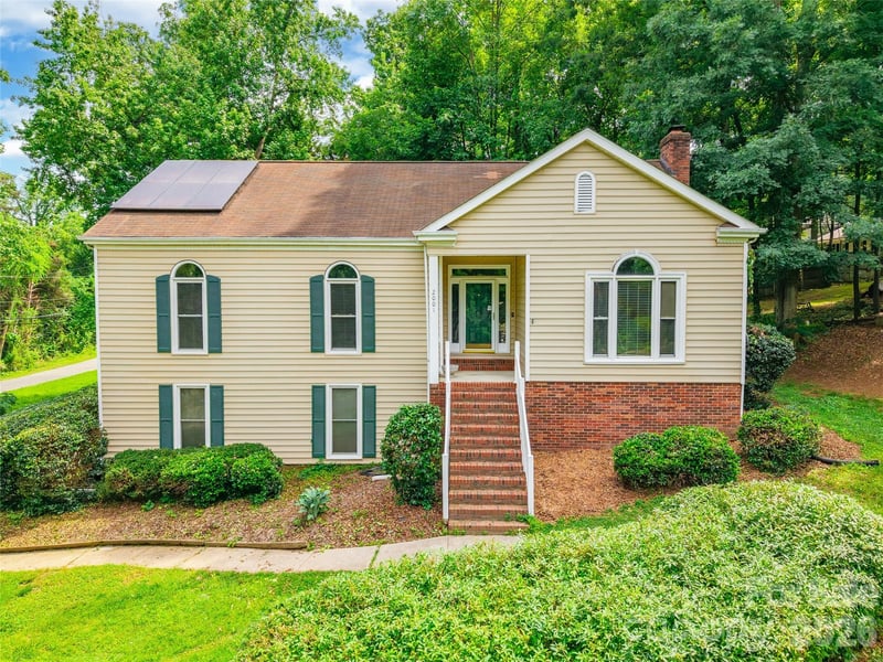 2001 Colony Hill Drive, Charlotte, NC - 5 beds, 3 baths, 3,385 sqft - $464,900