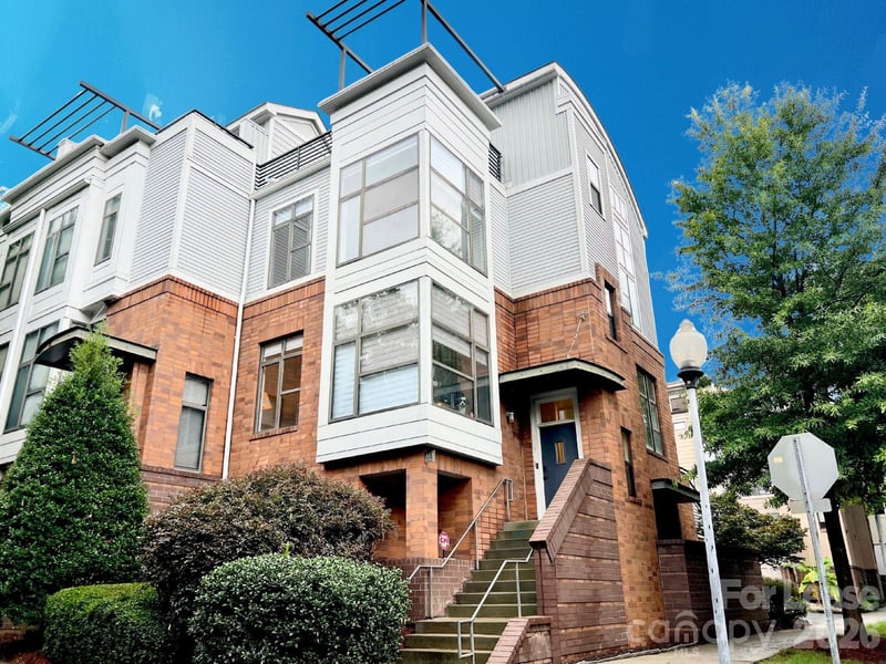 663 E 10th Street, Charlotte, NC - 3 beds, 3.5 baths, 2,108 sqft - $3,500