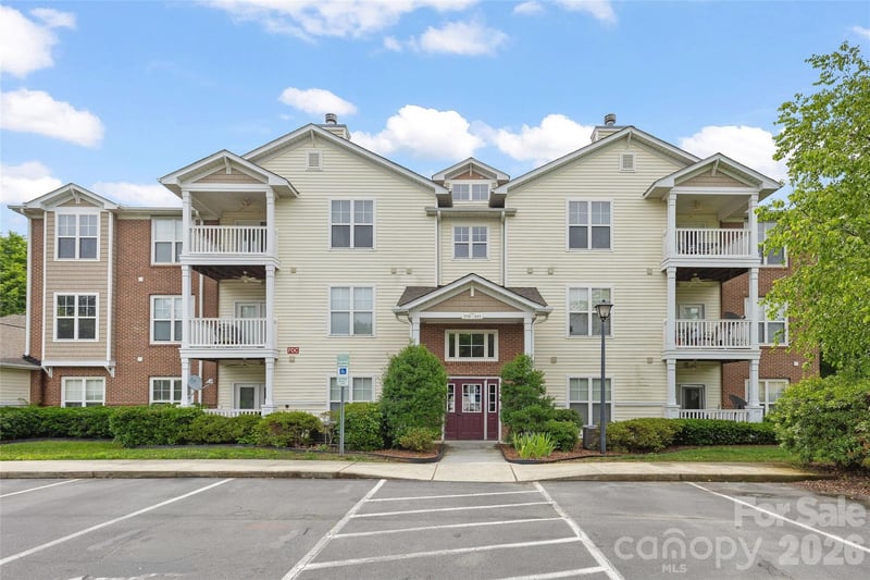 333 Westbend Drive, Charlotte, NC - 2 beds, 2 baths, 1,241 sqft - $209,000