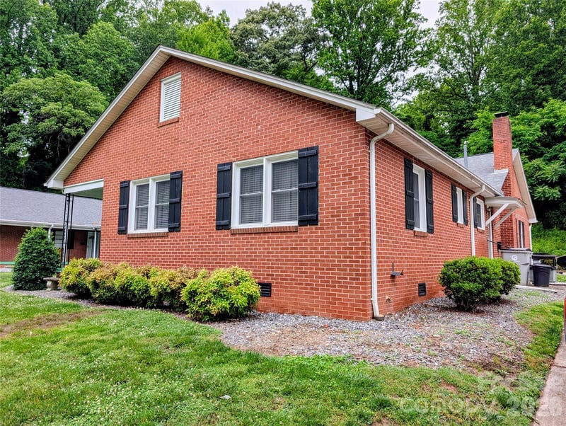 1014 SW Wright Street SW Apt 5, Lenoir, NC - 2 beds, 1 bath, 1,033 sqft - $142,500