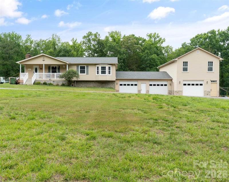 229 Oakridge Road, Stanley, NC - 3 beds, 4.5 baths, 2,580 sqft - $689,900
