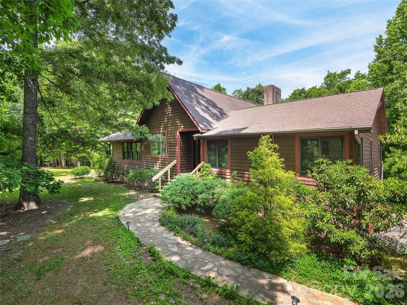 40 Deer Ridge Road, Mills River, NC - 3 beds, 3.5 baths, 3,687 sqft - $899,000