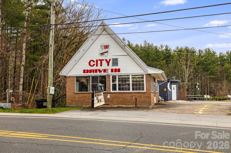 670 Oak Avenue, Spruce Pine, NC - 3 baths - $1,275,000
