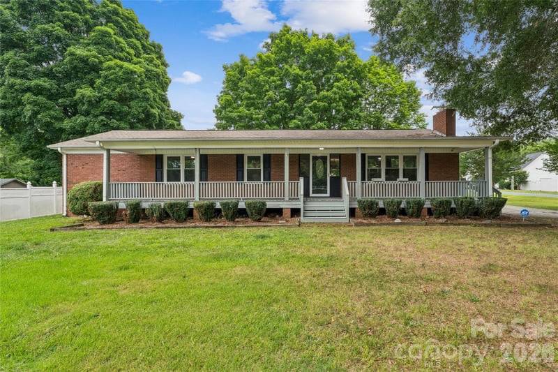 615 5th, Landis, NC - 4 beds, 3 baths, 2,628 sqft - $400,000