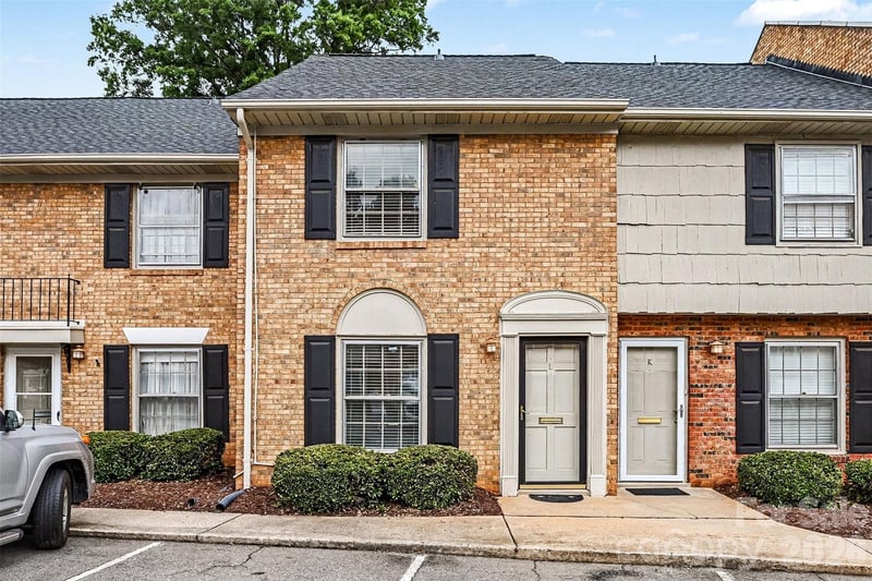 3720 Park Road L, Charlotte, NC - 2 beds, 2 baths, 985 sqft - $269,000