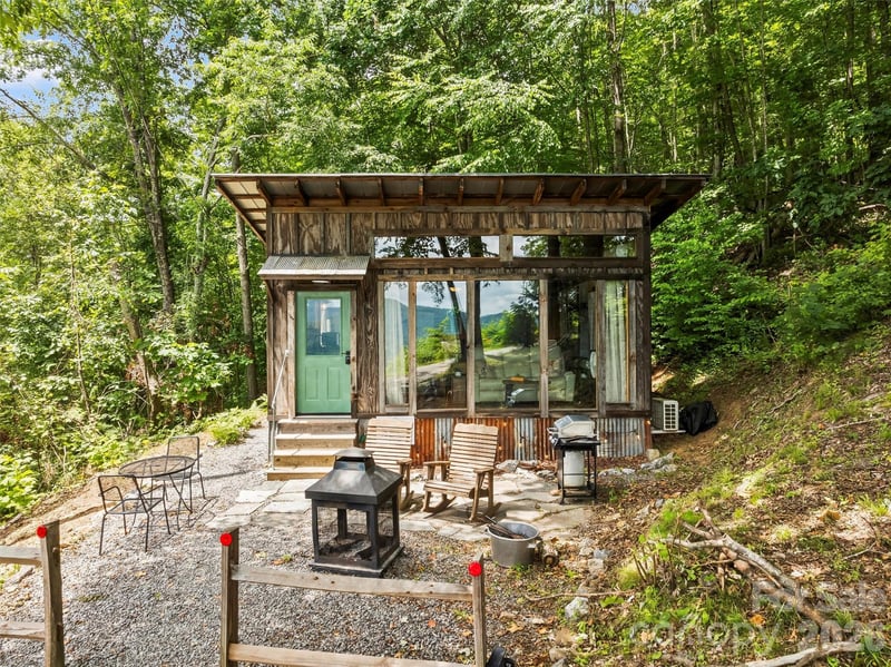 553 Paradise Mountain Road, Canton, NC - 1 bed, 1 bath, 400 sqft - $299,000