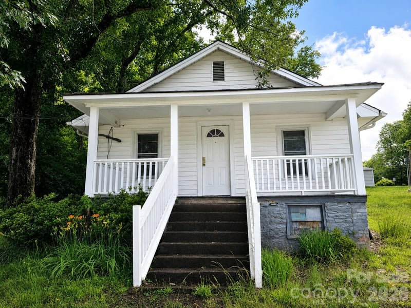 1641 Berkley Street SW, Lenoir, NC - 2 beds, 1 bath, 650 sqft - $125,000