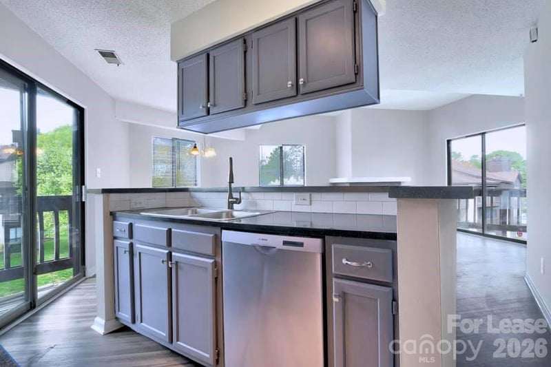 8121 Cedar Glen Drive, Charlotte, NC - 2 beds, 2 baths, 902 sqft - $1,450
