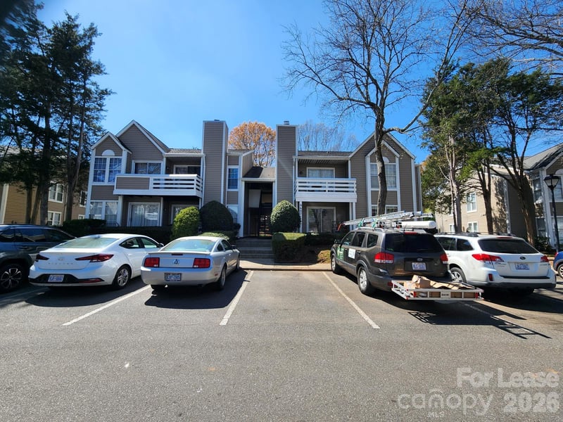 9603-D Vinca Circle, Charlotte, NC - 2 beds, 2 baths, 836 sqft - $1,400