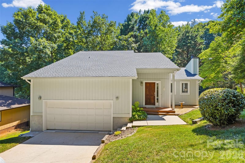 4160 Koala Circle, Tega Cay, SC - 3 beds, 2 baths, 1,704 sqft - $430,000