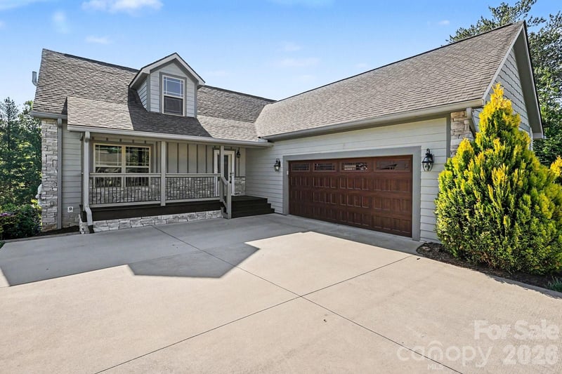 168 Triple Fairways Drive, Hendersonville, NC - 3 beds, 3.5 baths, 2,999 sqft - $620,000