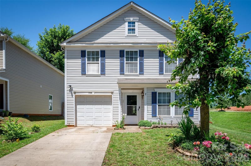 7343 Fox Point Drive, Charlotte, NC - 3 beds, 2.5 baths, 1,876 sqft - $310,000