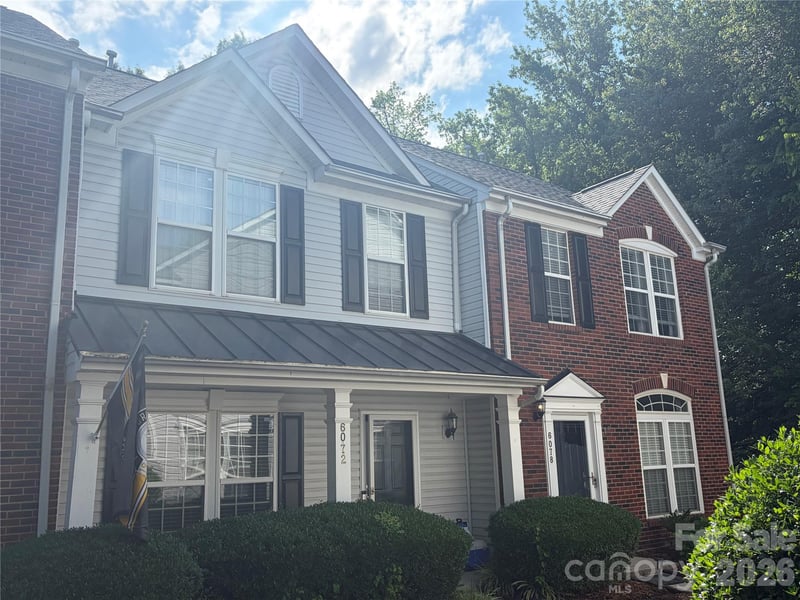 6072 Sapwood, Matthews, NC - 2 beds, 3 baths, 1,405 sqft - $299,900