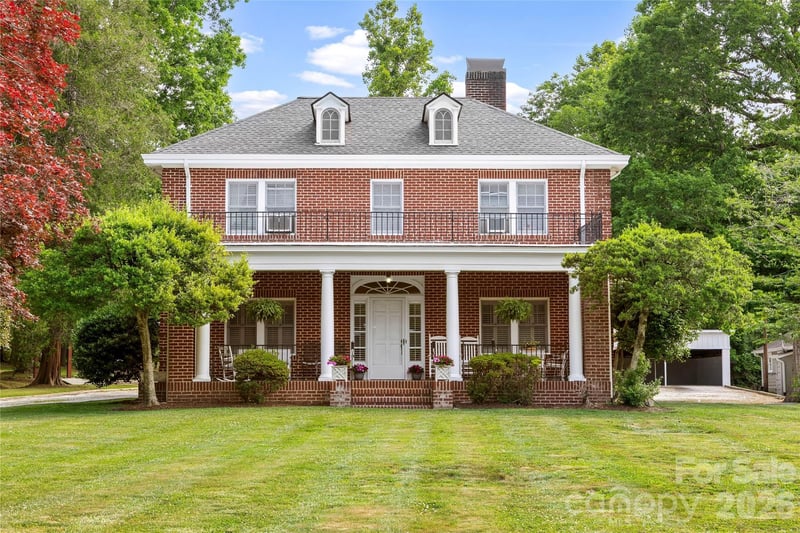 1518 Greenville Highway, Hendersonville, NC - 3 beds, 4 baths, 3,199 sqft - $1,575,000
