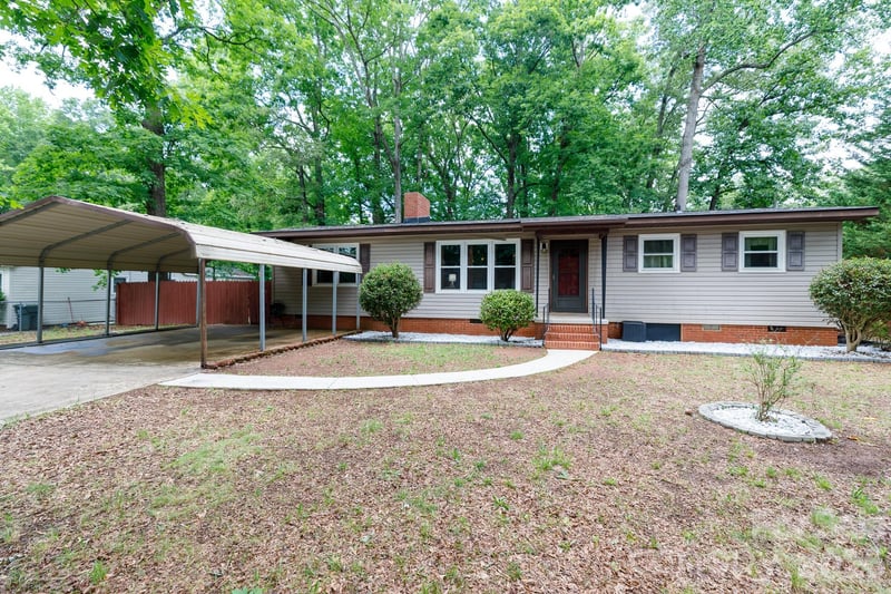 202 Woodlawn Drive, York, SC - 3 beds, 2 baths, 1,374 sqft - $285,000