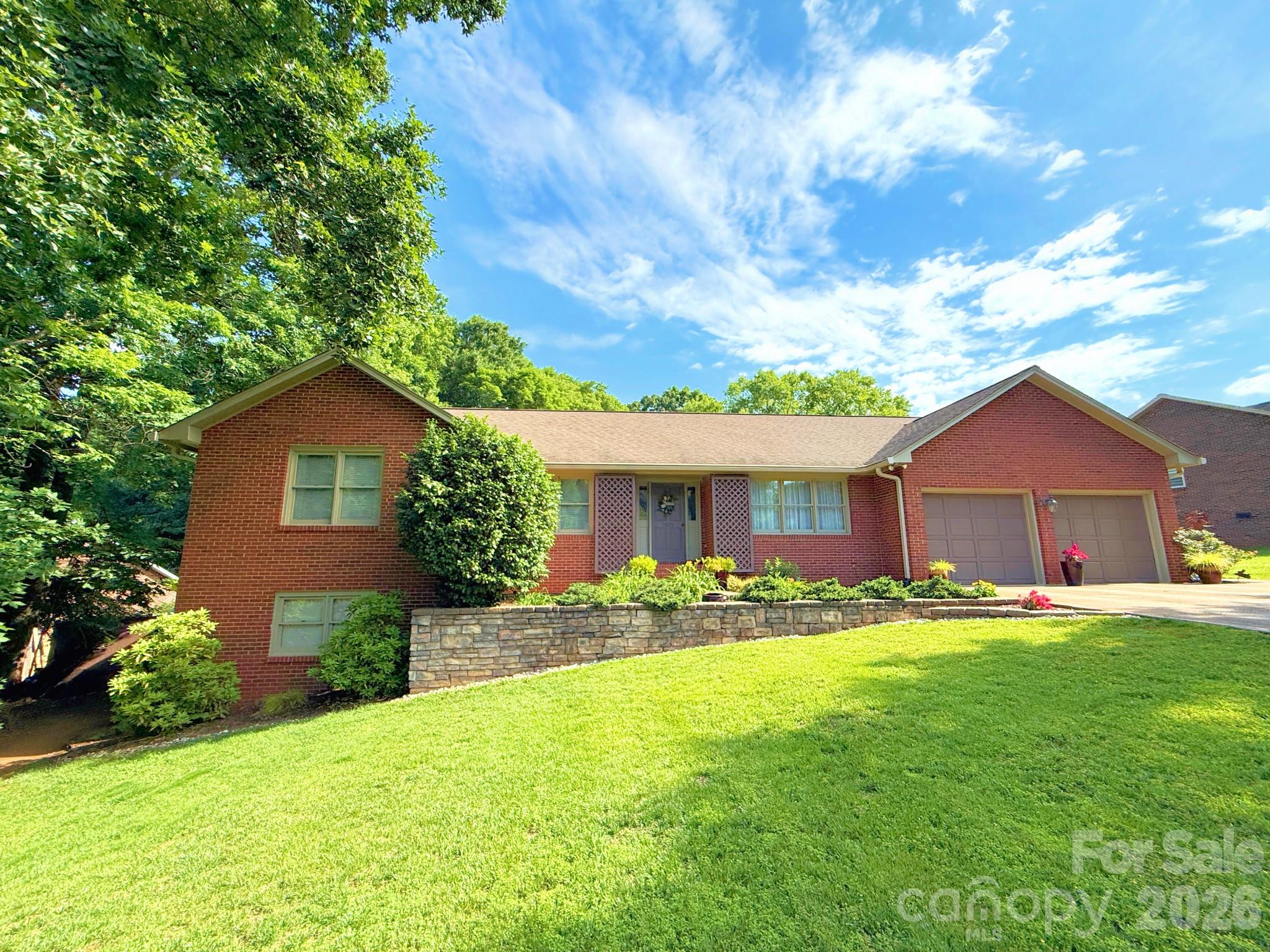 7029 Forest Hills Drive, Denver, NC — property listing photo
