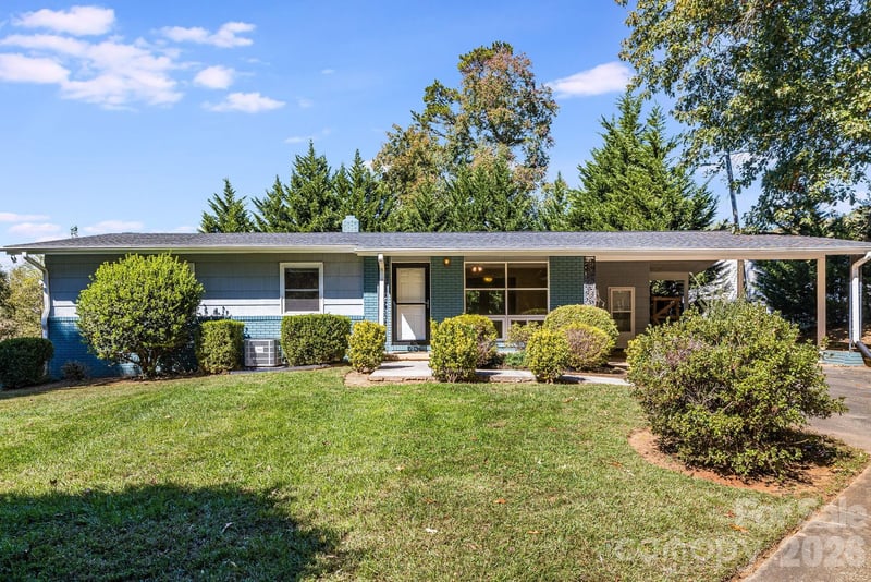 26 Elkmont Drive, Asheville, NC - 5 beds, 2,369 sqft - $550,000