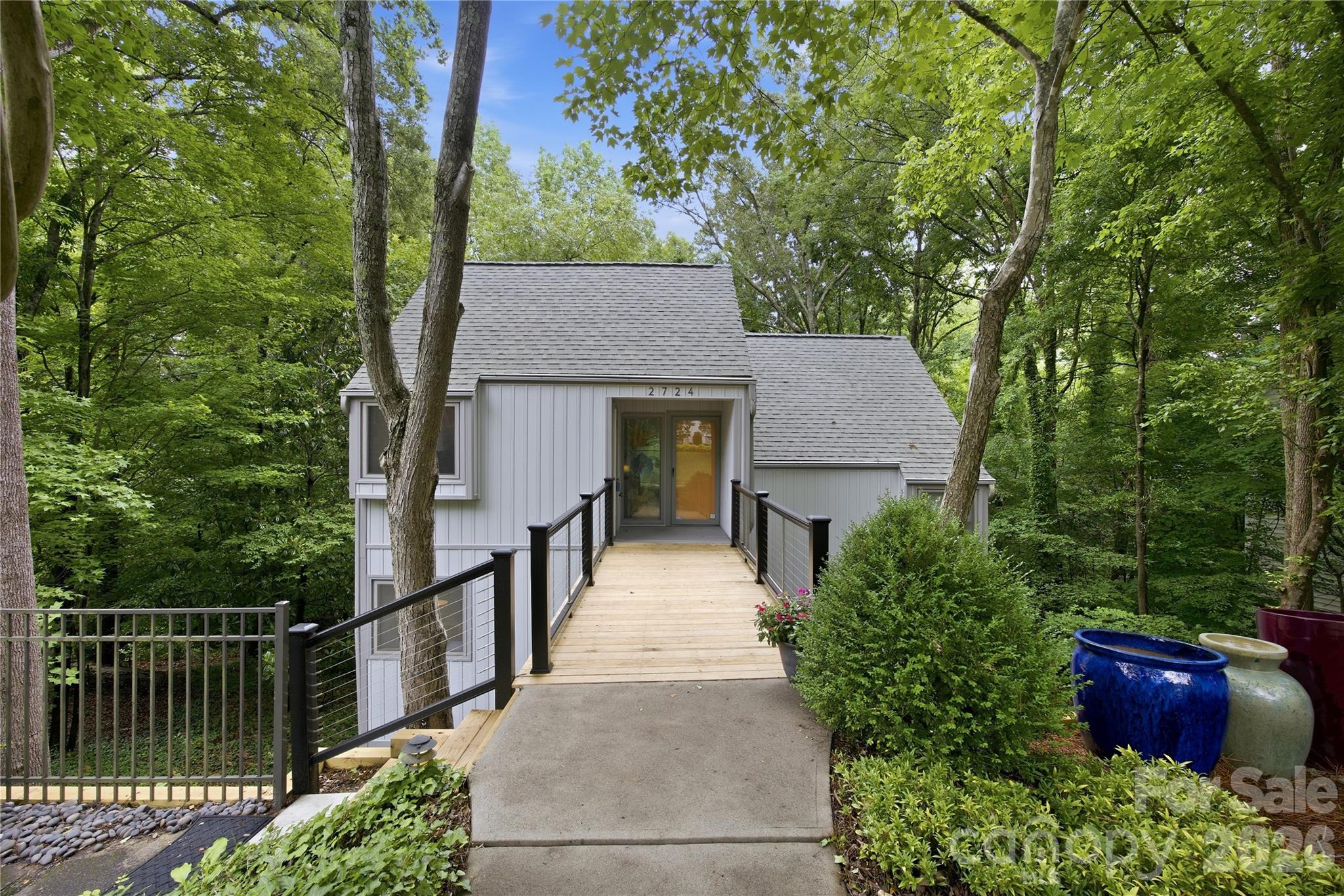 2724 Huntingtowne Farms Lane, Charlotte, NC. property listing photo