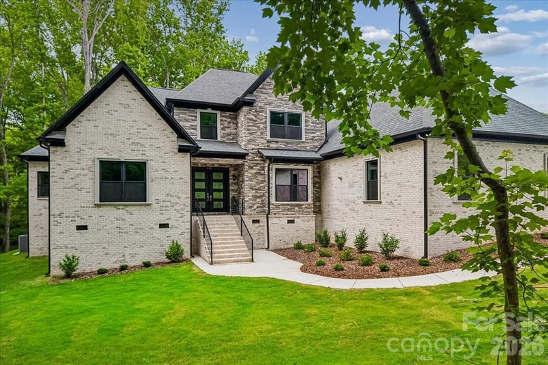 641 Cottonfield Circle, Waxhaw, NC - 4 beds, 6.5 baths, 5,305 sqft - $1,350,000