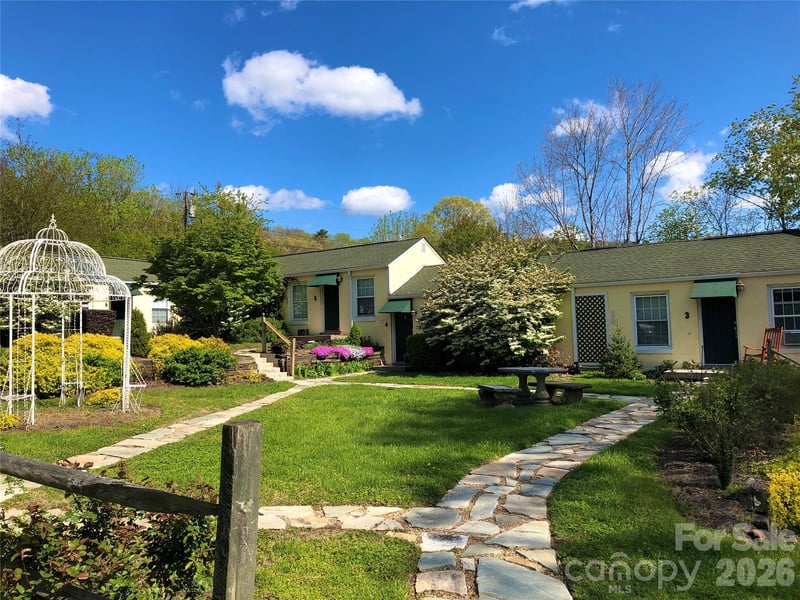 375 Weaverville Road, Asheville, NC - 10 beds, 4,913 sqft - $1,100,000