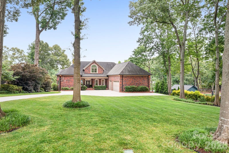 7980 Holly Court, Denver, NC - 5 beds, 4.5 baths, 5,255 sqft - $2,695,000
