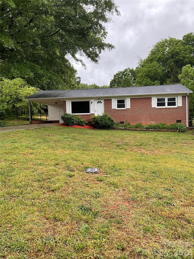 2346 Woodleaf Drive, Gastonia, NC - 3 beds, 1 bath, 1,000 sqft - $215,000